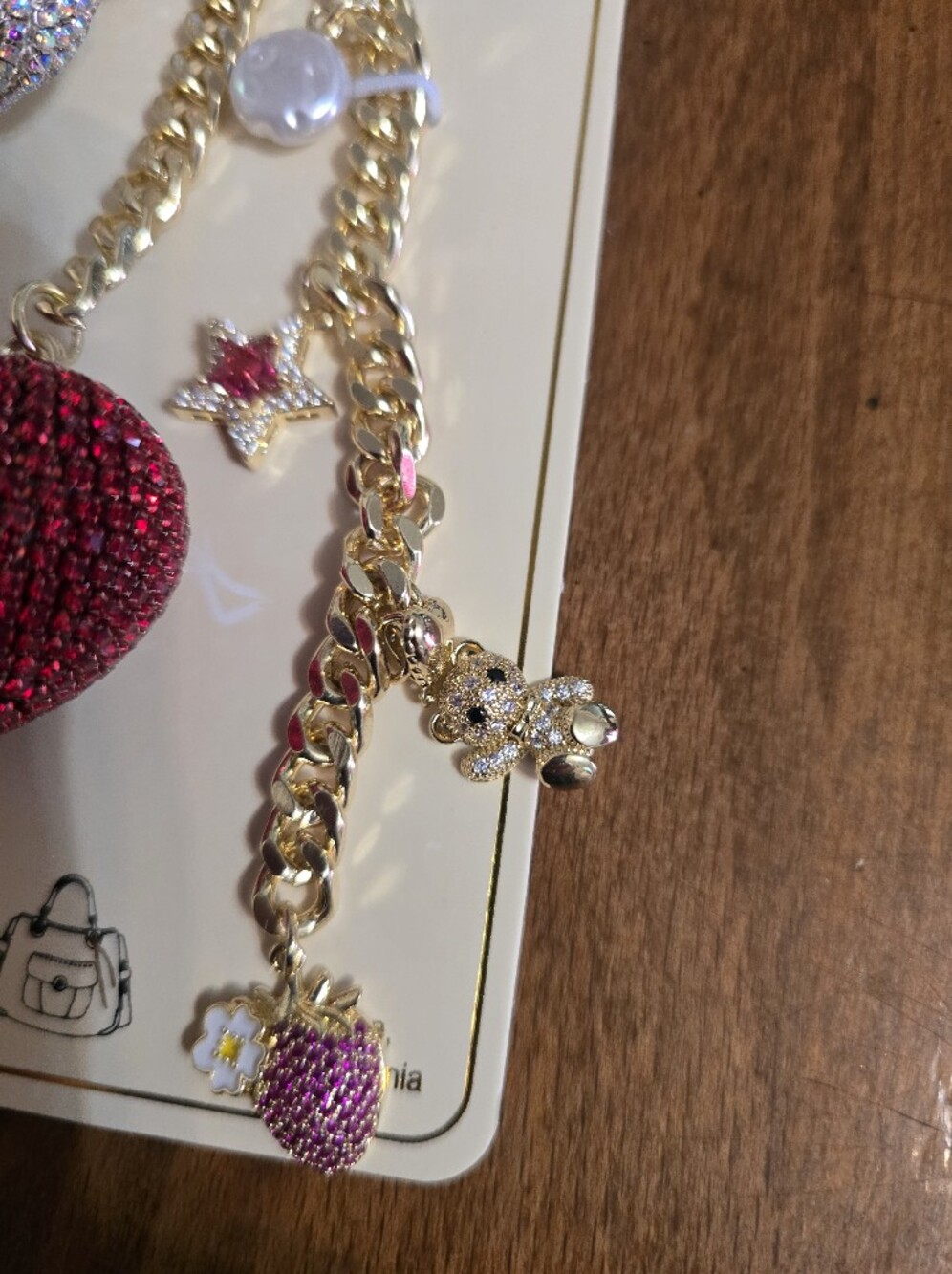 eye candy Gold Chain Key Chain with Red and Iridescent Heart Charms - Picture 4 of 4
